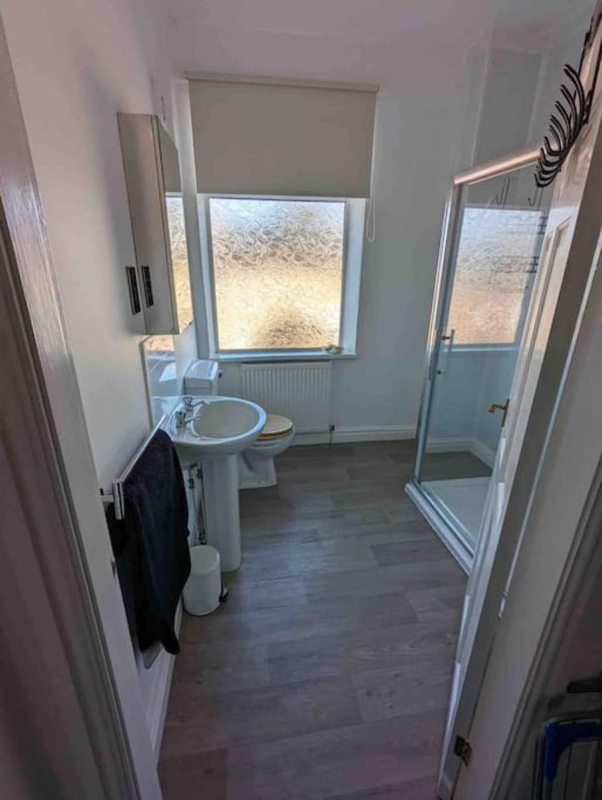 3 Bedrooms & 2 Showers - Home From Home Newcastle-under-Lyme Exterior photo